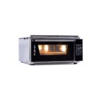 EFFEUNO P134H 509E הוא תנור פיצה חשמלי חזק מנירוסטה, עם לוח בקרה דיגיטלי ותאורה פנימית, המוצג מהחזית.
