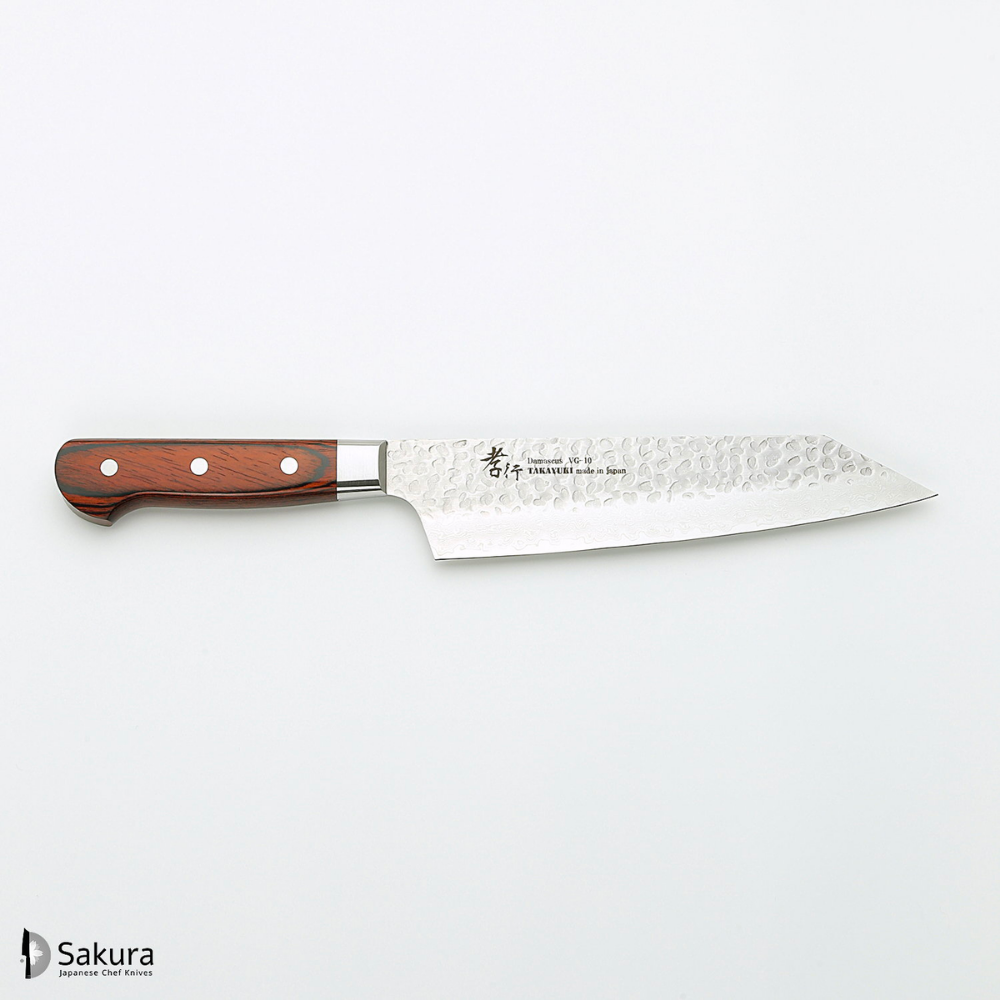 סכין שף Gyuto רב-תכליתי עם להב פלדה VG-10 מרוקע בקוטר 190 מ"מ וידית עץ הכוללת שלוש מסמרות גלויות. הלהב חרוט, ושם המותג "סאקאיי טקיוקי יפן" נמצא בפינה השמאלית התחתונה. סכין שף Gyuto רב-תכליתי עם להב פלדה VG-10 מרוקע בקוטר 190 מ"מ וידית עץ הכוללת שלוש מסמרות גלויות. הלהב חרוט, ושם המותג "סאקאיי טקיוקי יפן" נמצא בפינה השמאלית התחתונה.