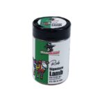 מיכל תבלינים Crazy Gaucho Signature Lamb Rub עם תווית ירוקה, לבנה ושחורה ועליה לוגו צבעוני של כבש מצויר וכובע קאובוי.