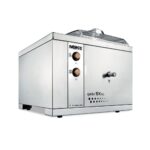 מכונת גלידה לשולחן “Silver Nemox Gelato 5K SC” עם ידיות שליטה ומכסה שקוף, מוצגת על רקע לבן.
