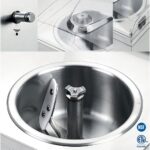 מיקסר מזון מפלדת אל-חלד עם מכסה שקוף, ידית בקרה ולהב ערבוב פנימי. סמלי ההסמכה נראים בפינה הימנית התחתונה.